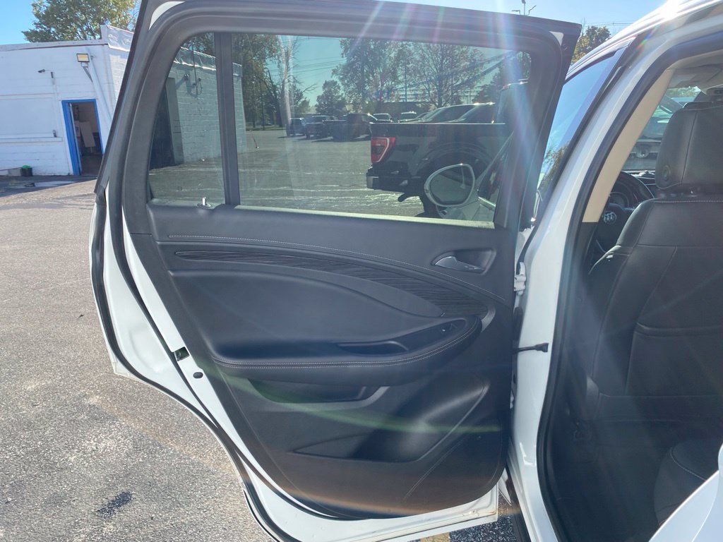 Used 2018 Buick Envision Essence FWD image 33