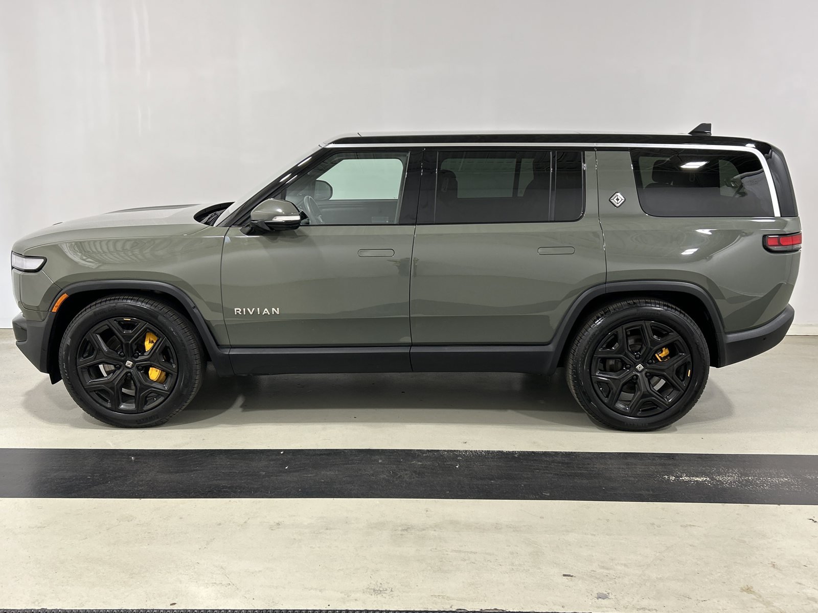Used 2022 Rivian R1S Launch Edition Quad AWD/4WD image 2
