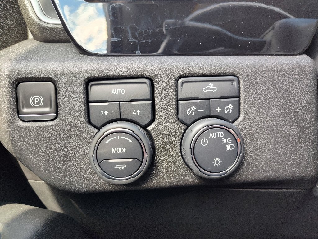 Used 2022 Chevrolet Silverado 1500 LT AWD/4WD image 14