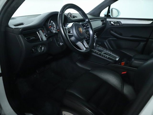 Used 2021 Porsche Macan Turbo image 16