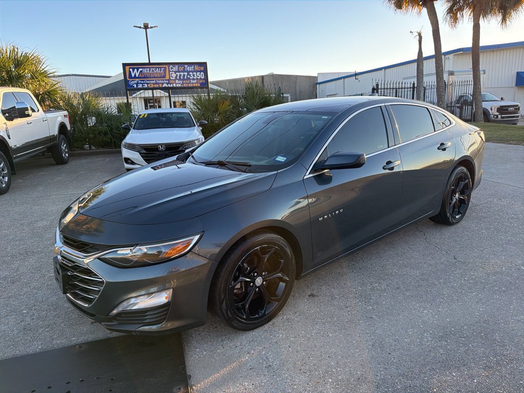 Used 2021 Chevrolet Malibu LT FWD image 2