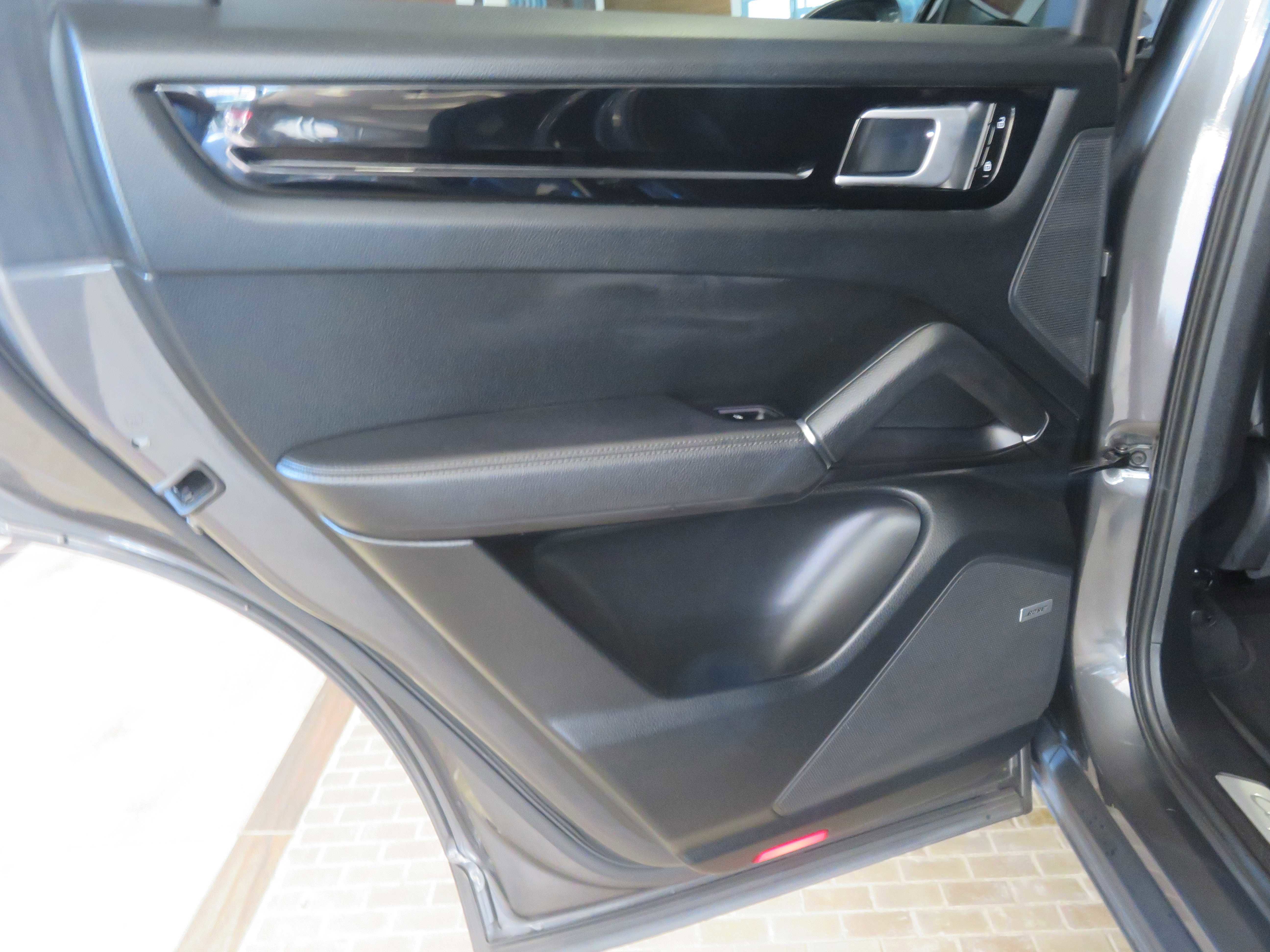 Used 2020 Porsche Cayenne S image 18