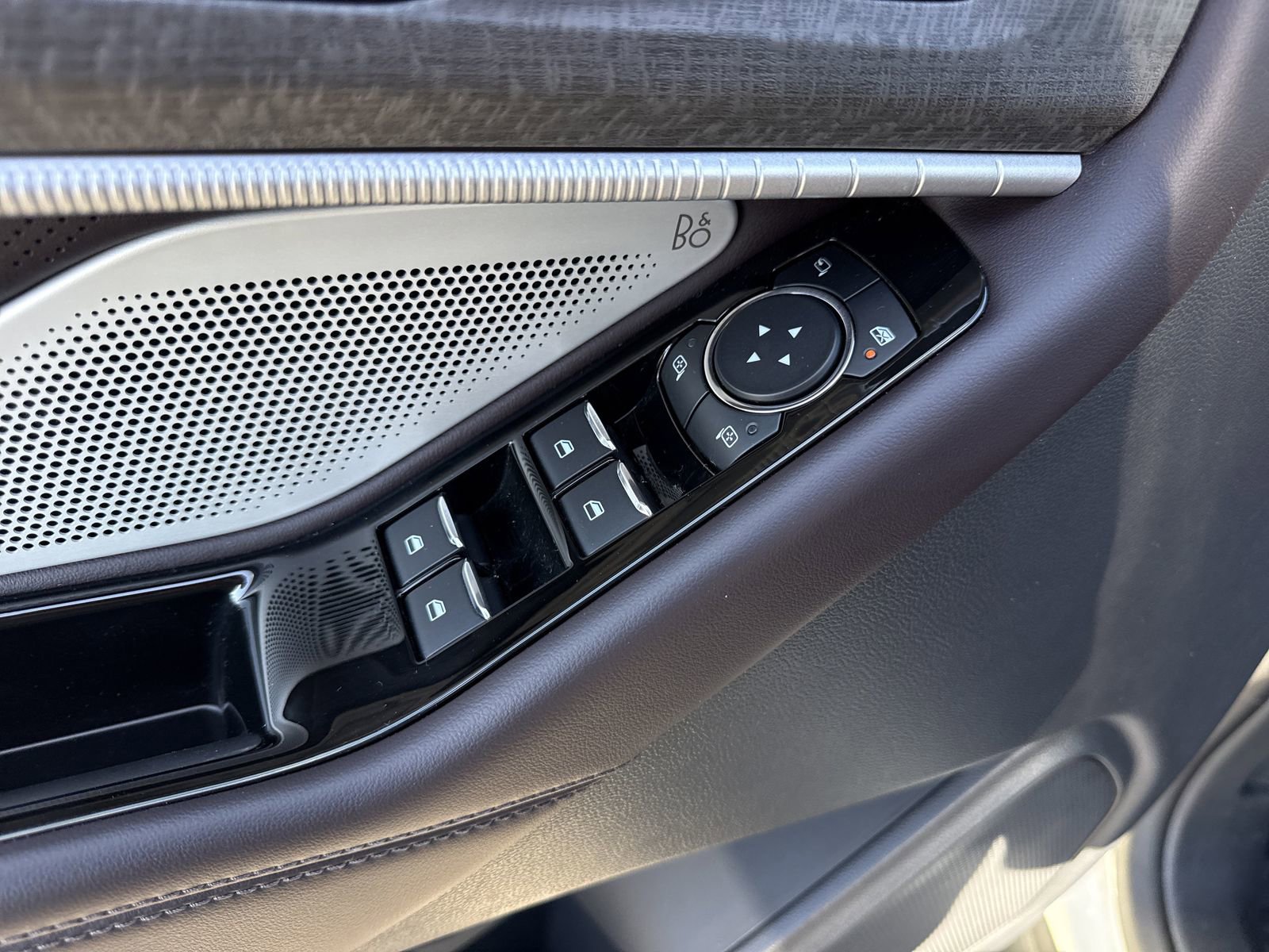 Used 2025 Ford Explorer Platinum w/ Ultimate Package image 43