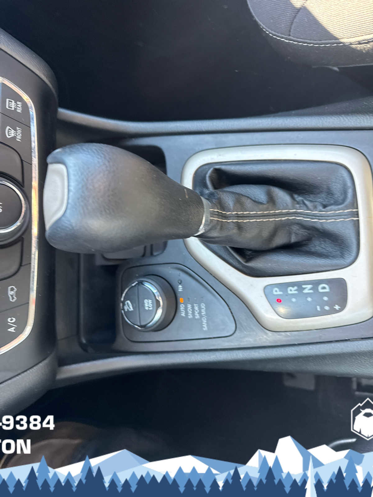Used 2015 Jeep Cherokee Latitude AWD/4WD image 29
