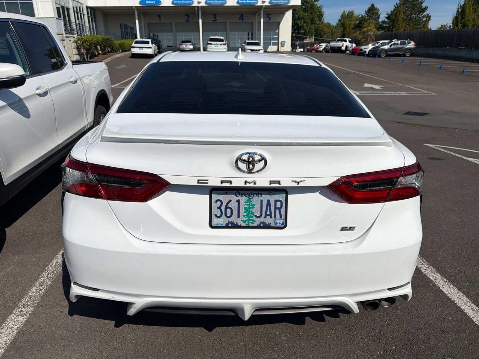 Used 2019 Toyota Camry SE w/ Convenience Package FWD image 5
