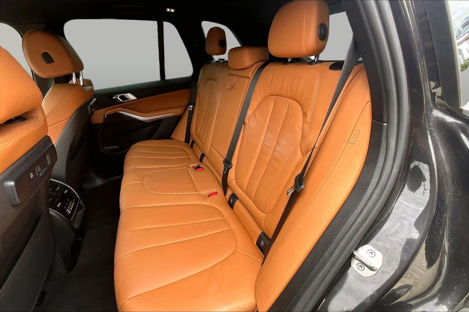 Used 2022 BMW X5 xDrive40i w/ Parking Assistance Package AWD/4WD image 19