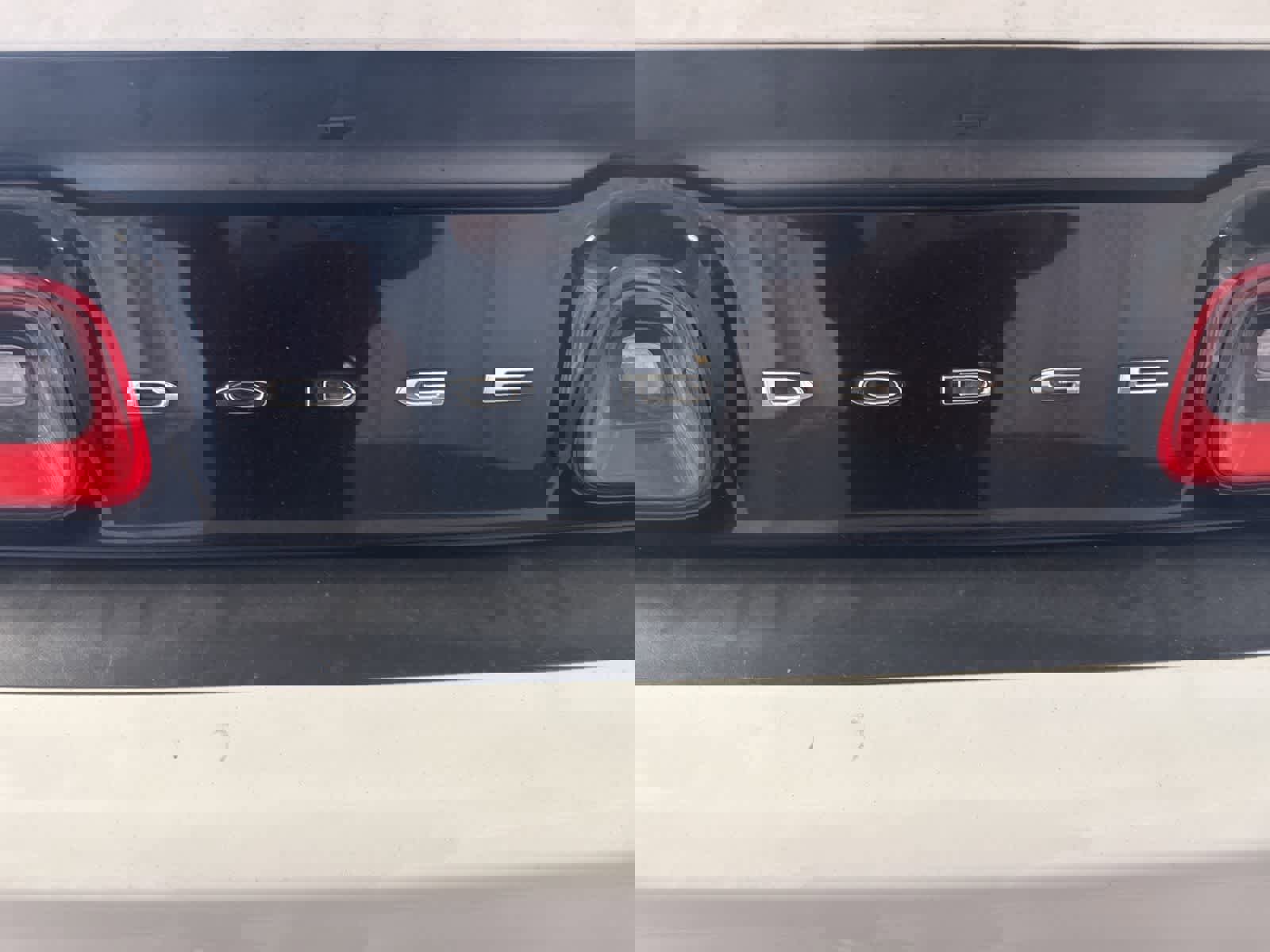 Used 2016 Dodge Challenger R/T w/ Driver Convenience Group RWD image 15