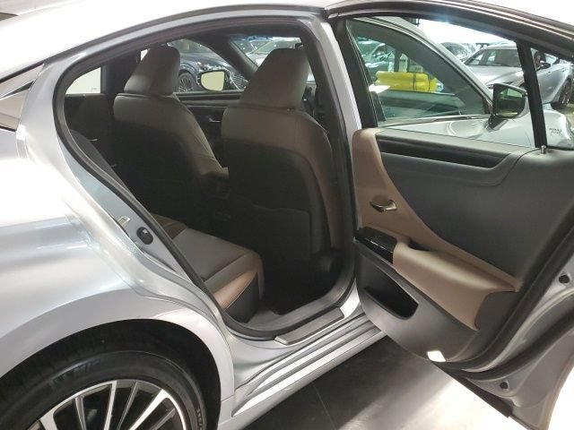 Used 2025 Lexus ES 350 w/ Premium Package FWD image 24