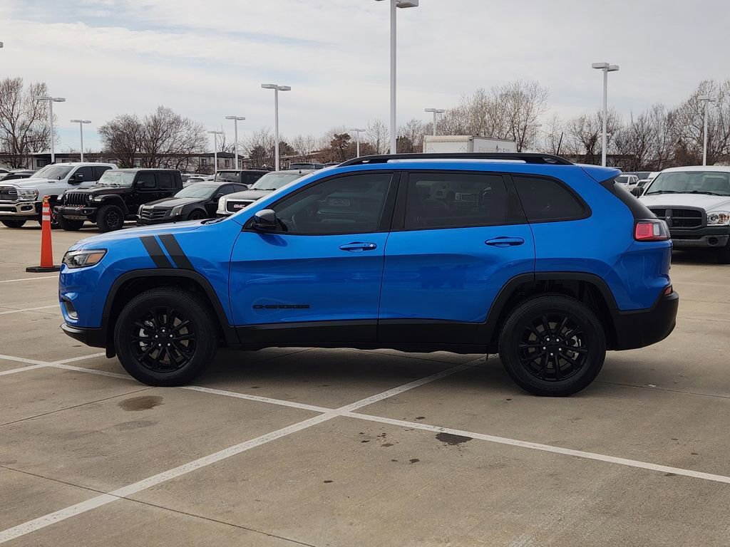 Used 2023 Jeep Cherokee Altitude Lux image 4