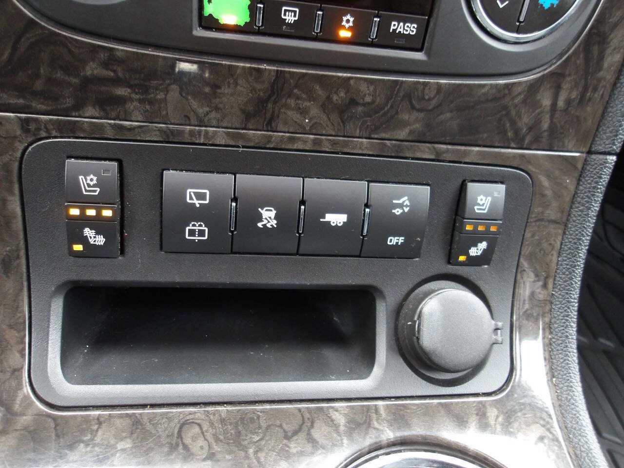 Used 2011 GMC Acadia Denali image 16