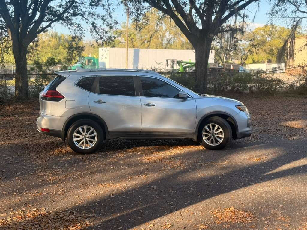 Used 2017 Nissan Rogue SV image 4