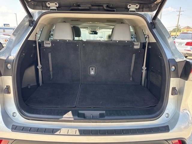 Used 2022 Toyota Highlander XLE image 37