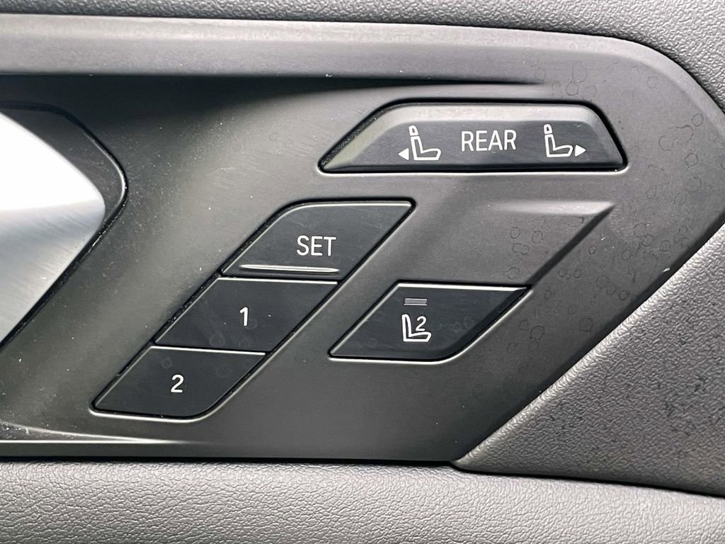 Used 2024 BMW X7 xDrive40i AWD/4WD image 32