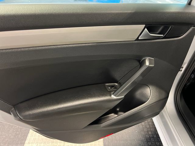 Used 2021 Volkswagen Passat 2.0T SE image 17