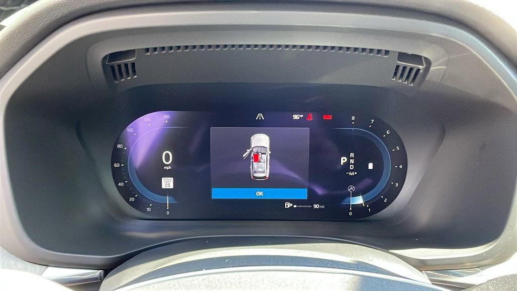 Used 2025 Volvo XC60 B5 Plus AWD/4WD image 25