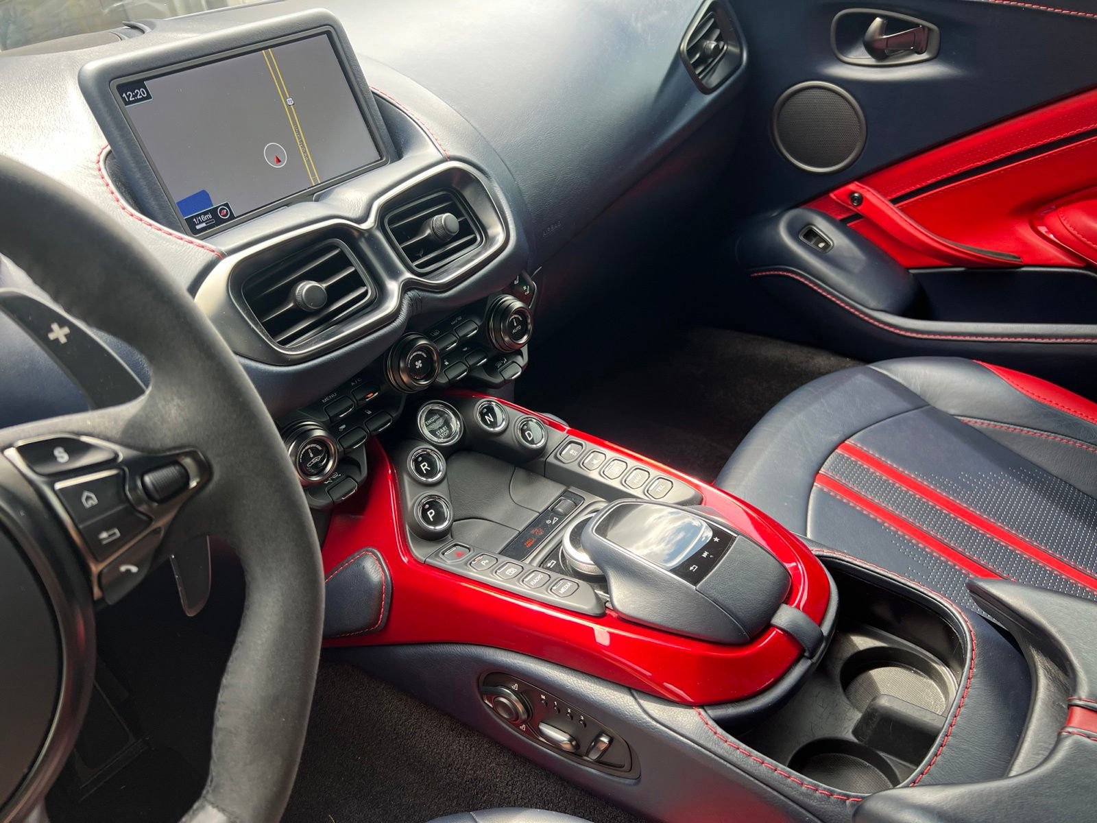 Used 2020 Aston Martin V8 Vantage Coupe RWD image 23