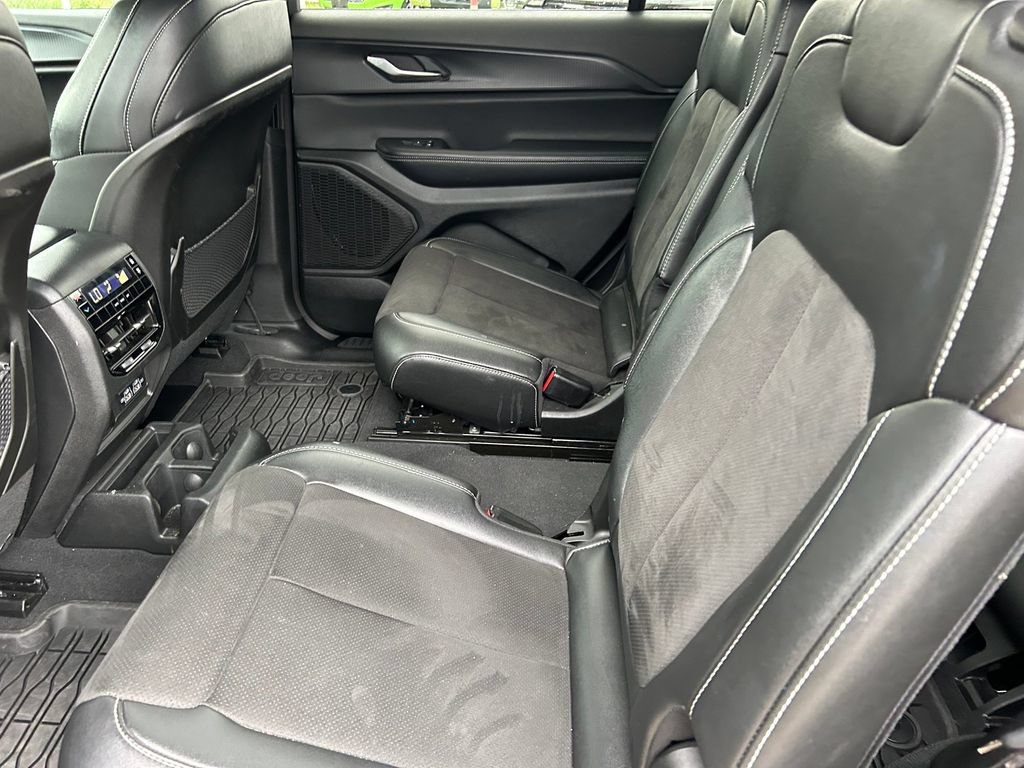 Used 2024 Jeep Grand Cherokee L Altitude AWD/4WD image 18