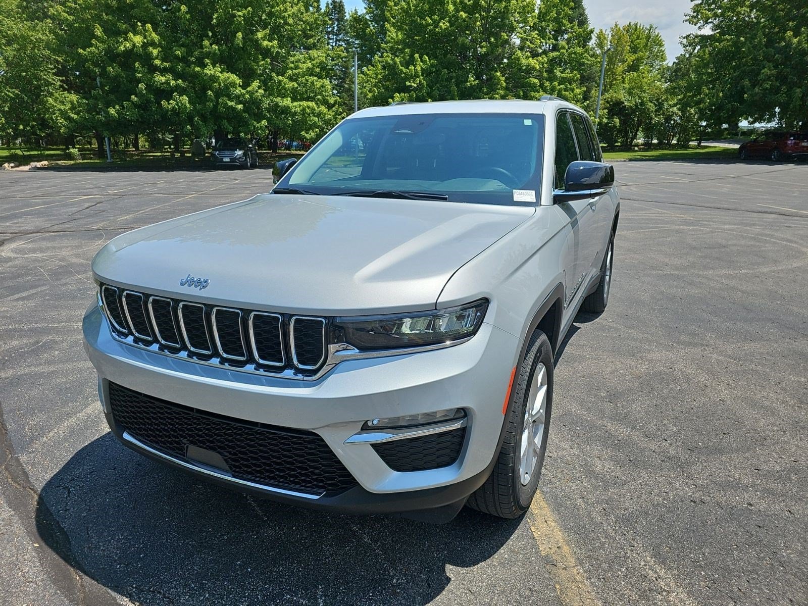Used 2023 Jeep Grand Cherokee Limited w/ Trailer Tow Prep Group (B) AWD/4WD image 2