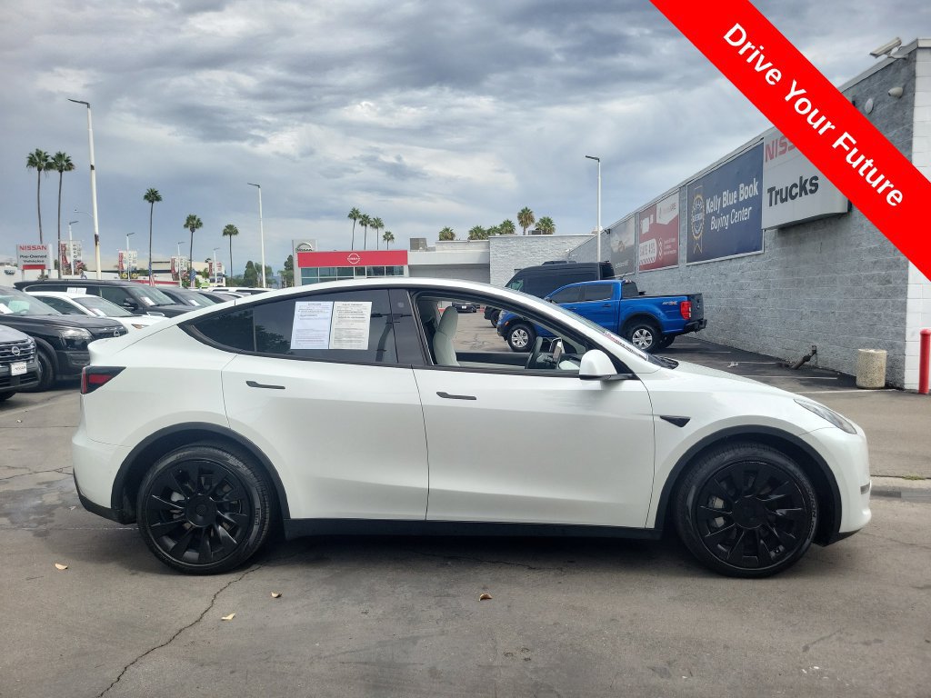 Used 2022 Tesla Model Y Long Range AWD/4WD image 28