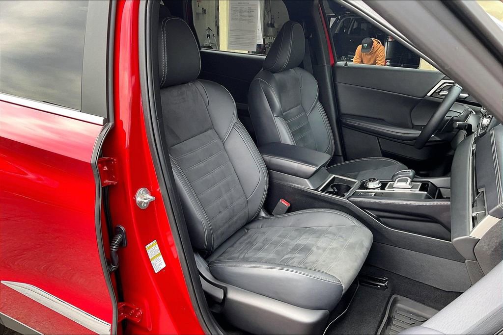 Used 2023 Mitsubishi Outlander SE AWD/4WD image 7