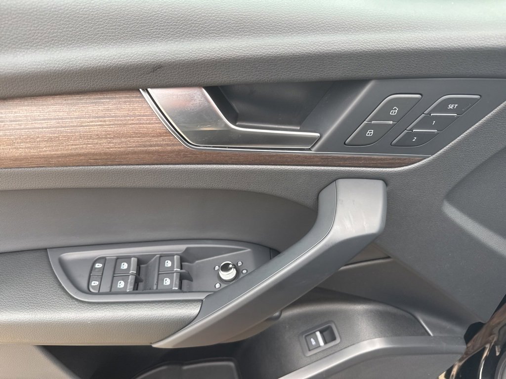 Used 2024 Audi Q5 2.0T Premium w/ Convenience Package image 11