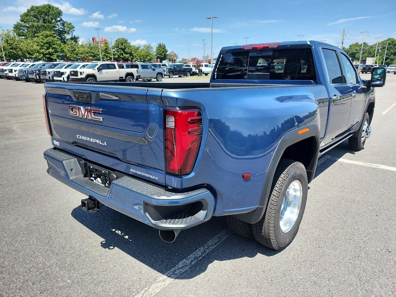 New 2026 GMC Sierra 3500 Denali w/ Denali Reserve Package AWD/4WD image 3