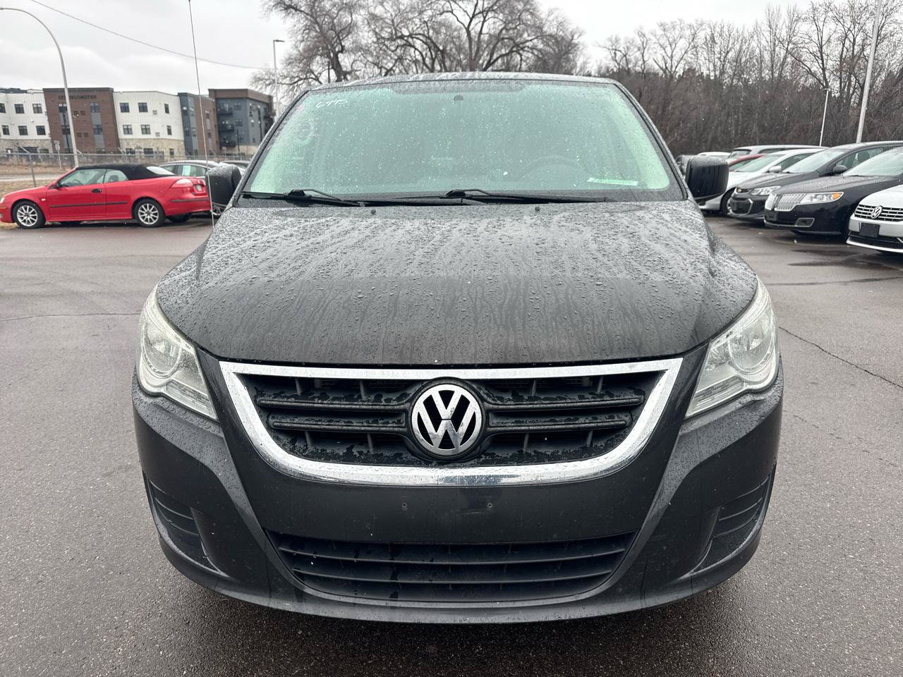 Used 2012 Volkswagen Routan S FWD image 2