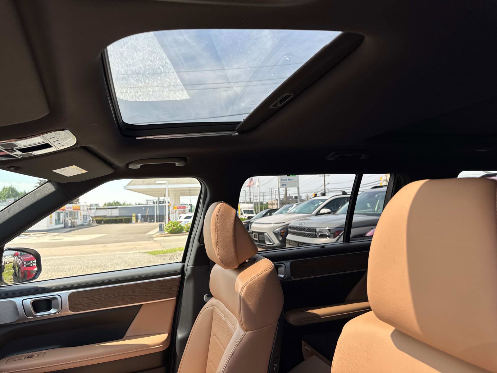 Used 2025 Hyundai Santa Fe Limited image 6