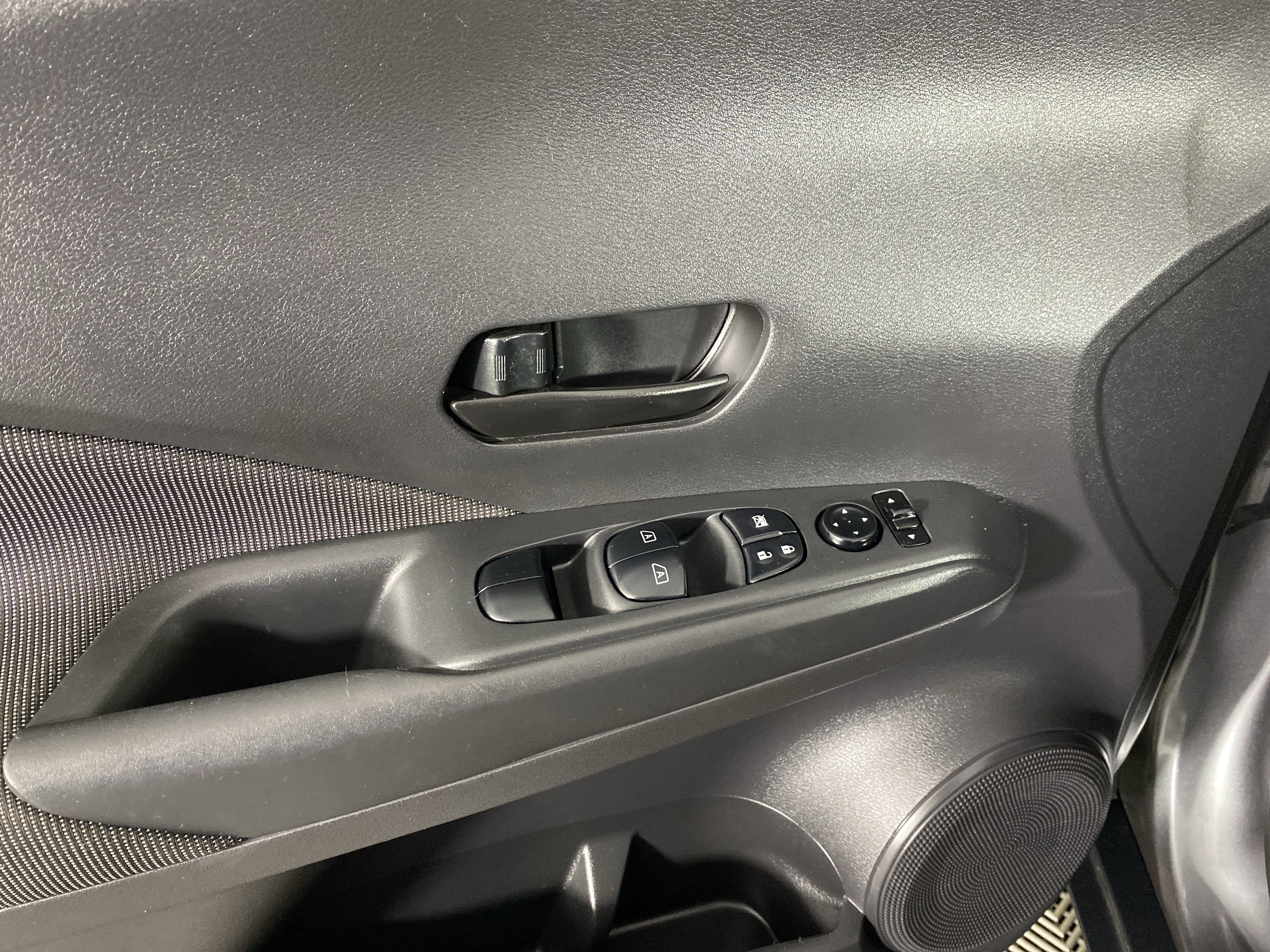 Used 2020 Nissan Kicks S FWD image 14