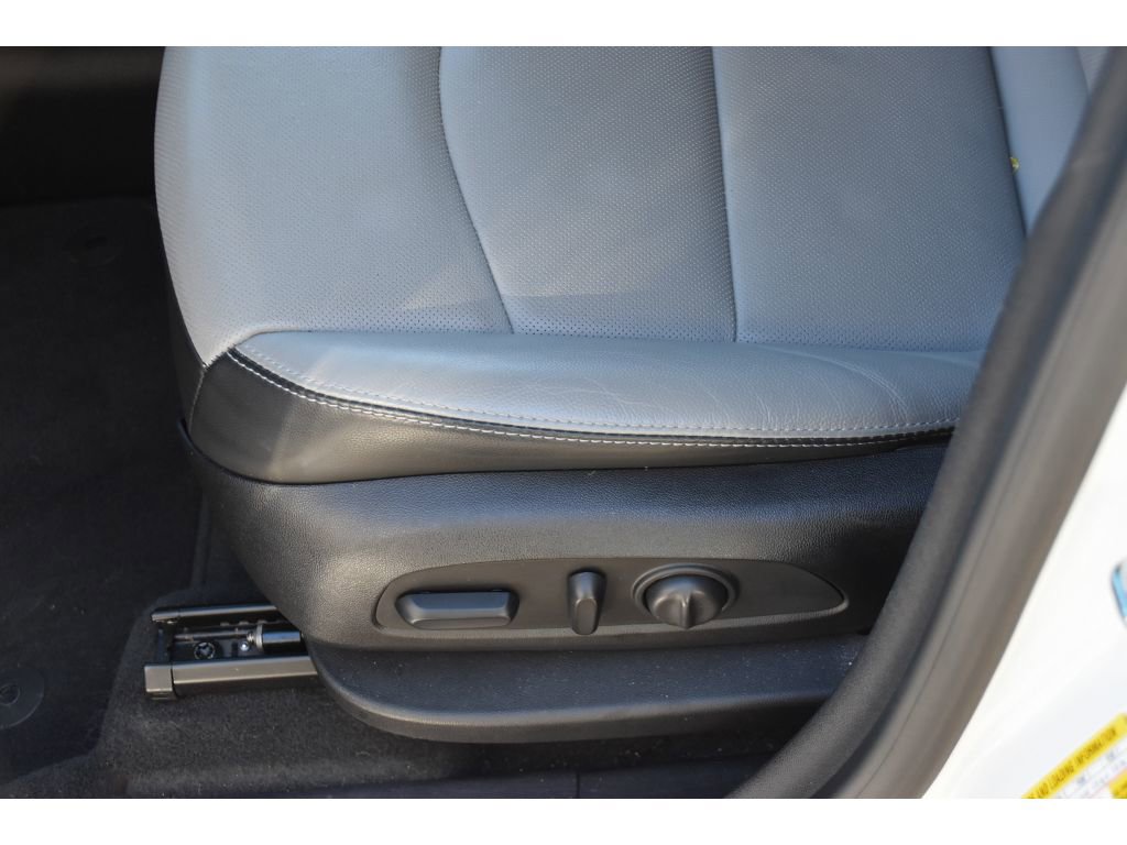 Used 2018 Chevrolet Equinox Premier image 32