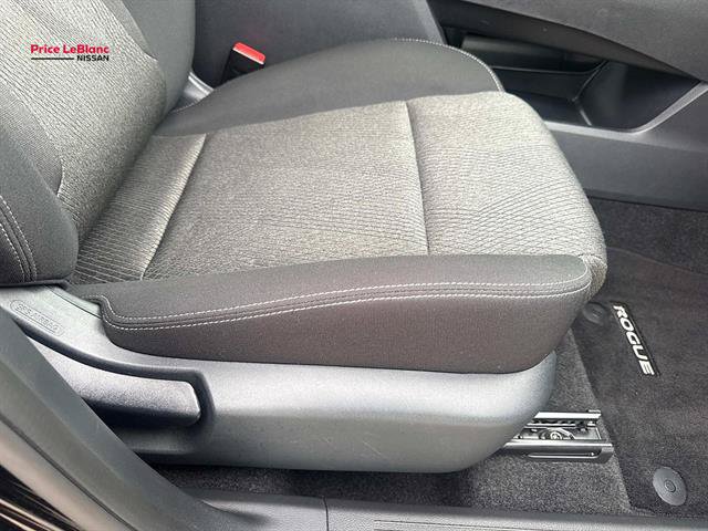 Certified 2025 Nissan Rogue SV FWD image 10