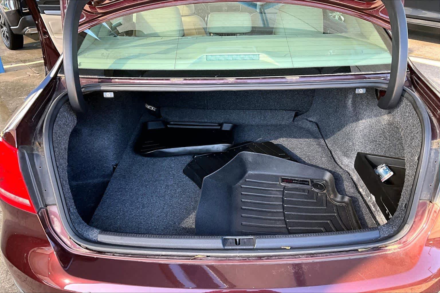 Used 2014 Volkswagen Passat TDI SE FWD image 34