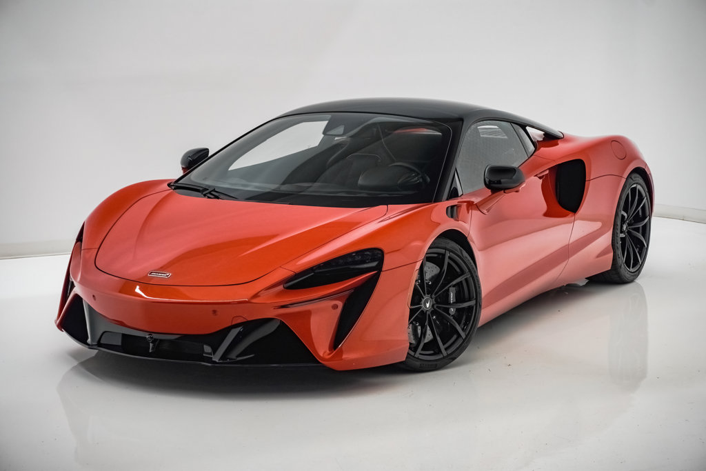 Used 2023 McLaren Artura RWD image 3