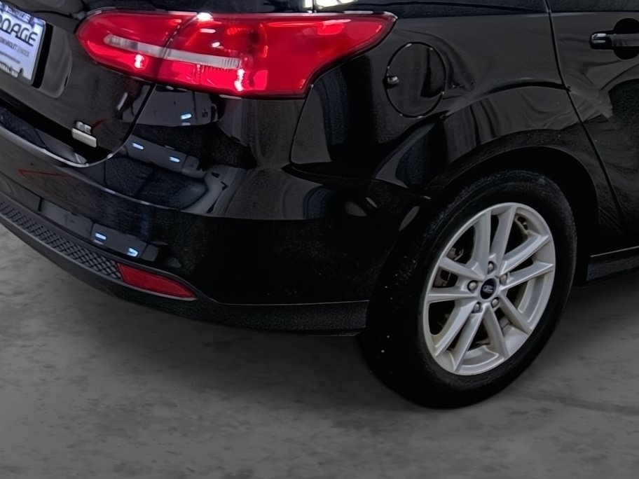 Used 2018 Ford Focus SE FWD image 12