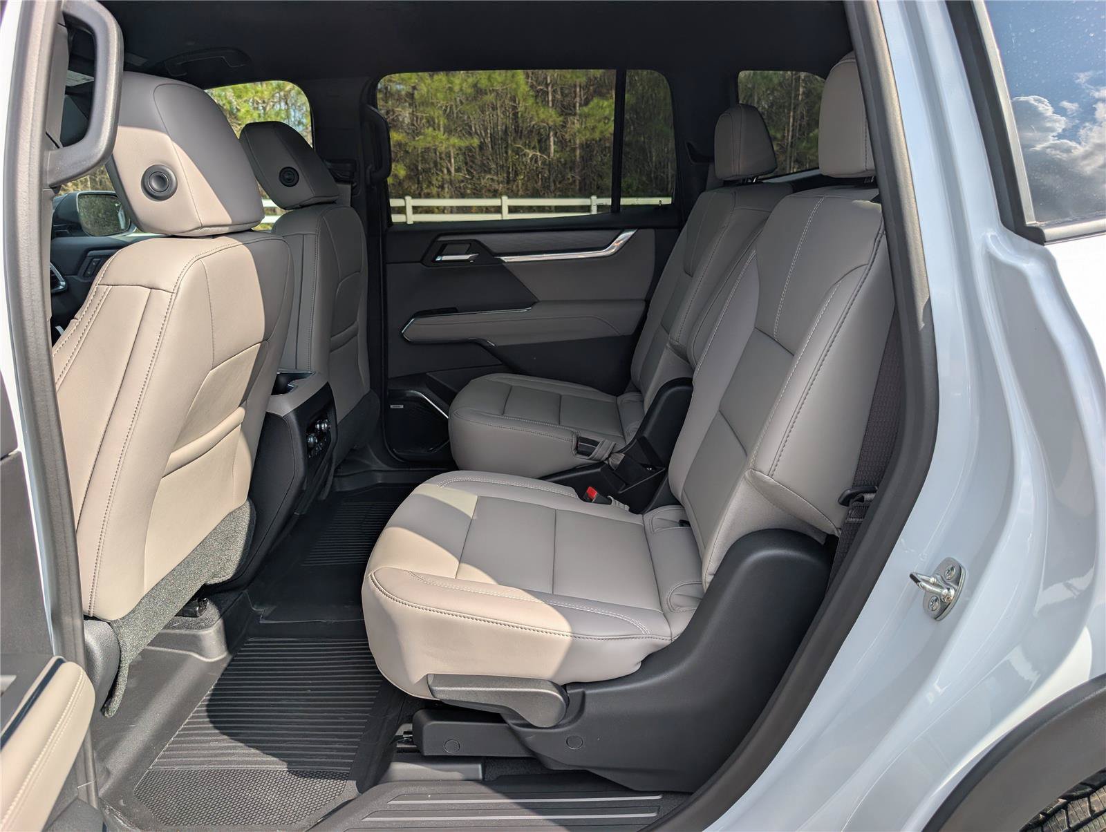 New 2026 GMC Acadia Elevation w/ Elevation Premium Package FWD image 28
