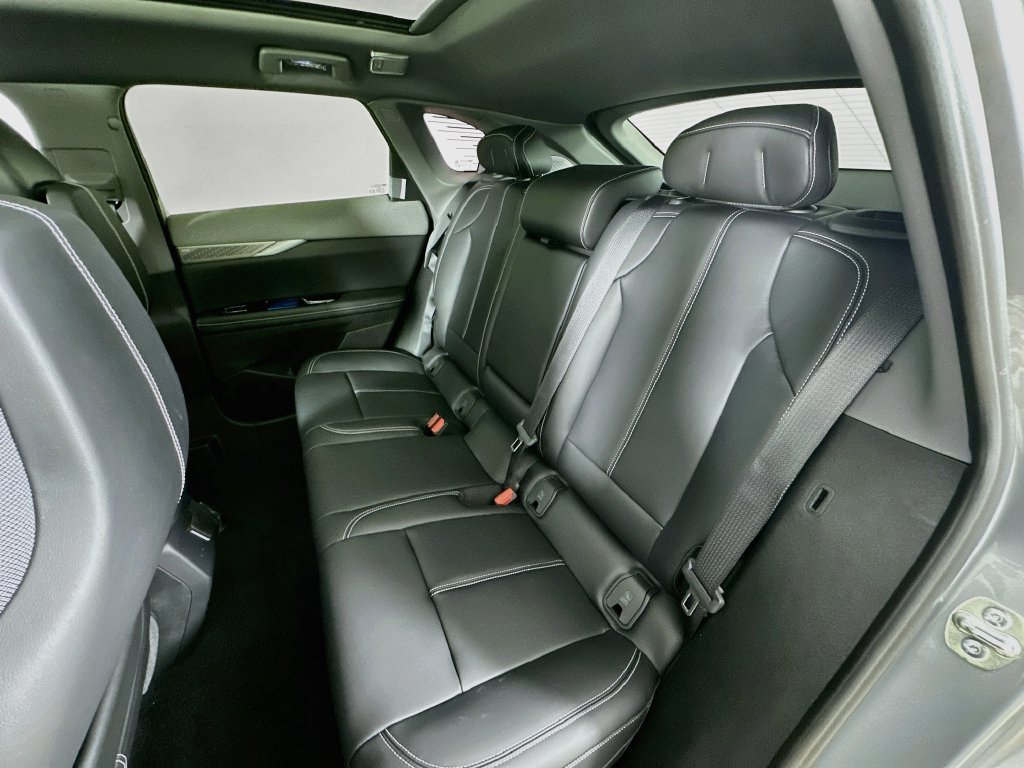 New 2027 Cadillac Optiq Luxury w/ LPO, Floor Liner Package AWD/4WD image 31