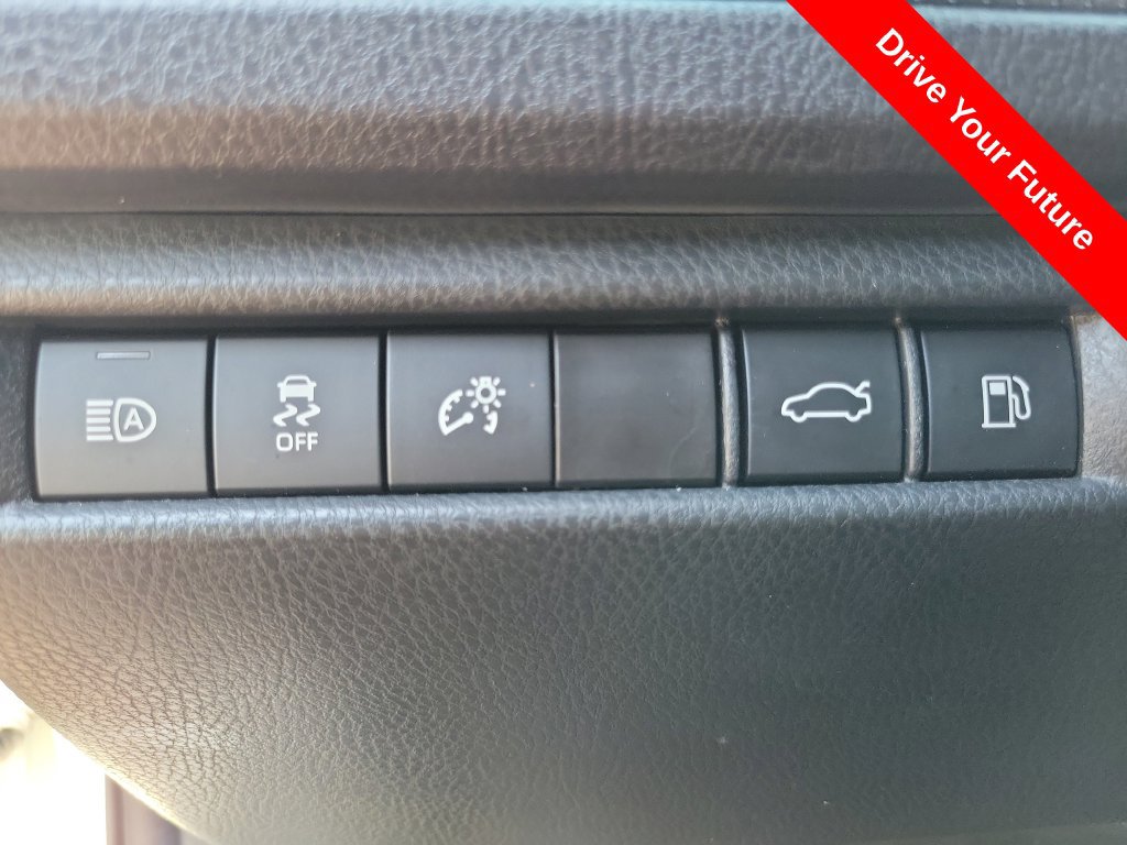 Used 2025 Toyota Camry SE w/ Convenience Package FWD image 15
