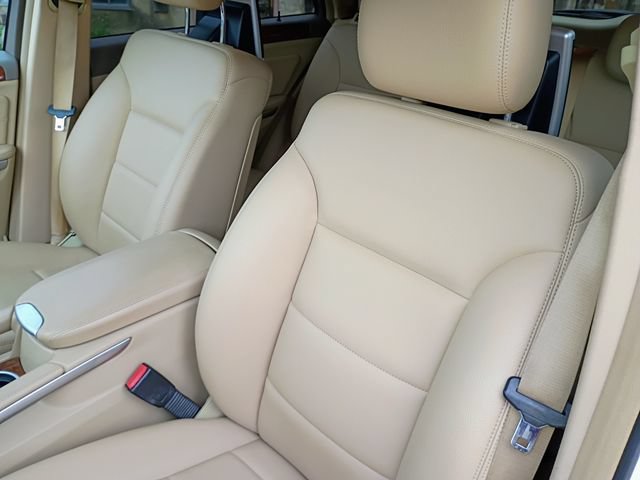 Used 2009 Mercedes-Benz ML 320 BlueTEC 4MATIC image 32