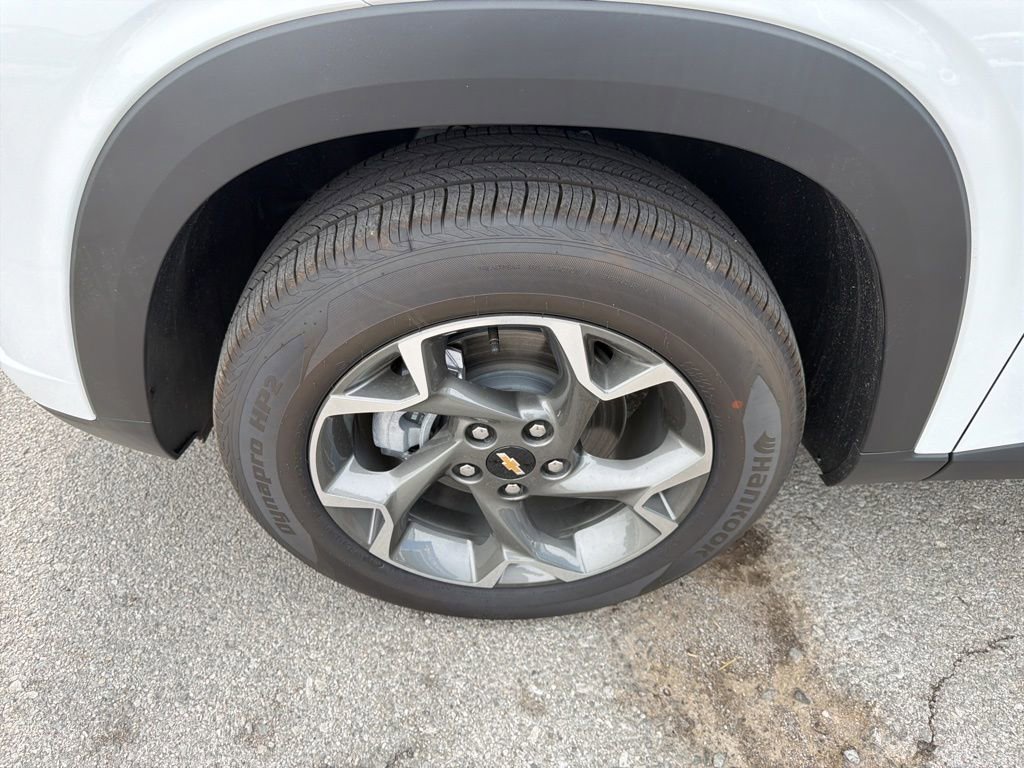 New 2026 Chevrolet Trax LT FWD image 9