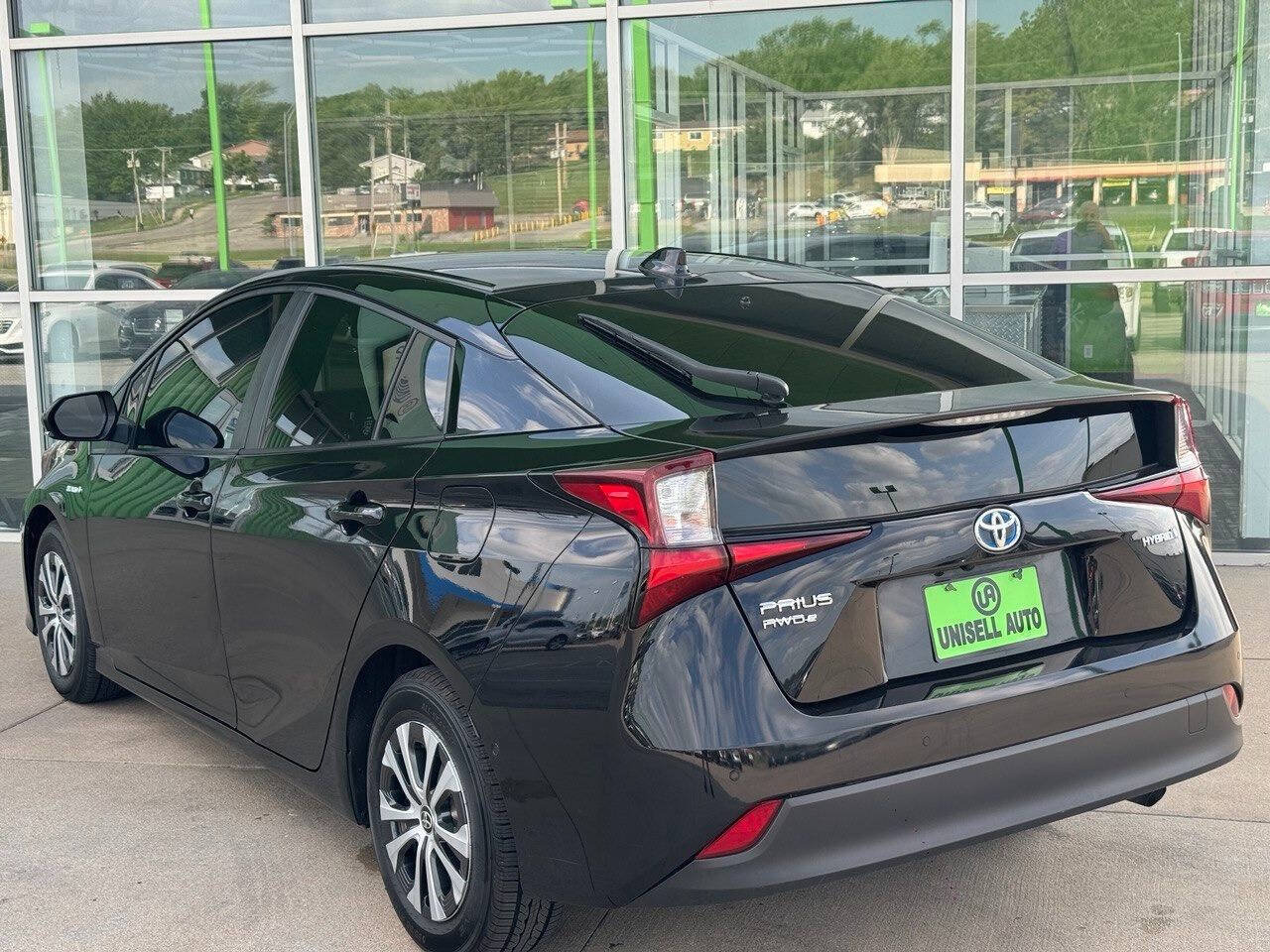 Used 2022 Toyota Prius LE AWD/4WD image 5