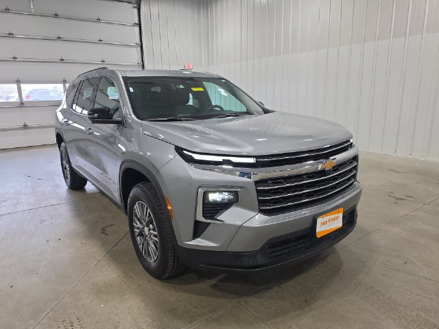 Used 2026 Chevrolet Traverse LT w/ Driver Confidence Package AWD/4WD image 2
