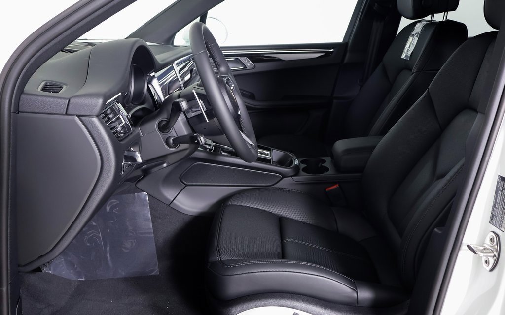 New 2025 Porsche Macan image 5