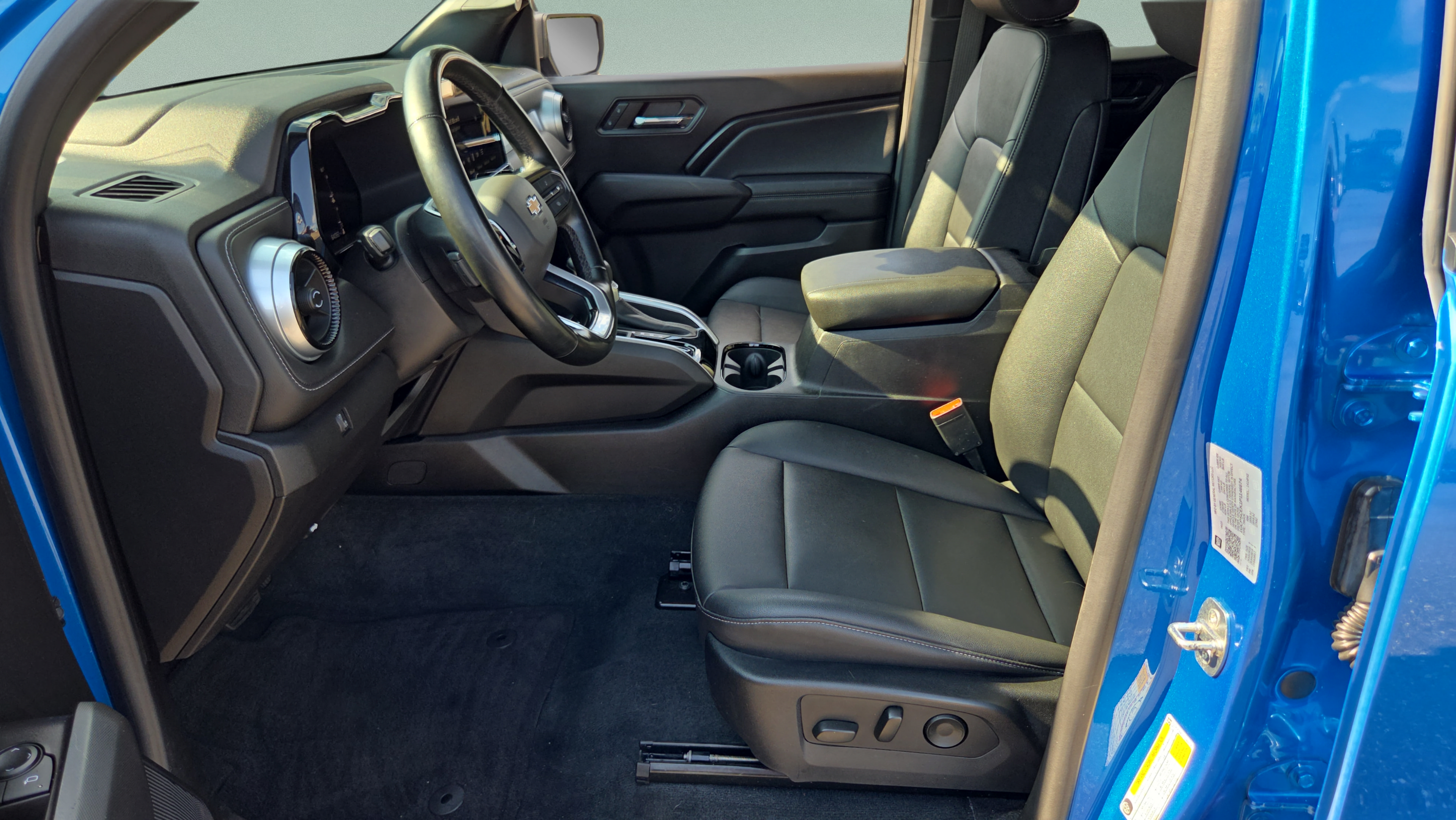 Used 2023 Chevrolet Colorado LT w/ LT Convenience Package III RWD image 9