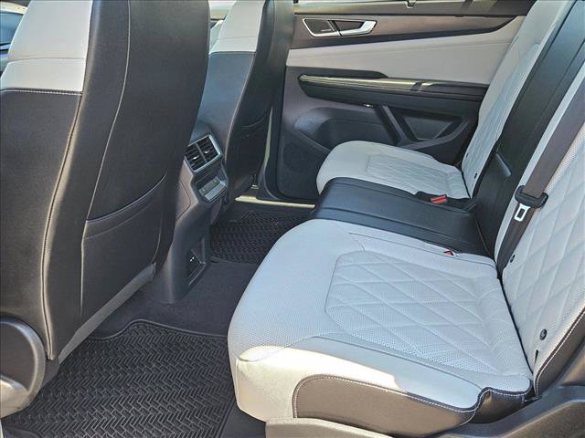 Used 2024 Volkswagen Atlas Cross Sport SEL Premium R-Line AWD/4WD image 19