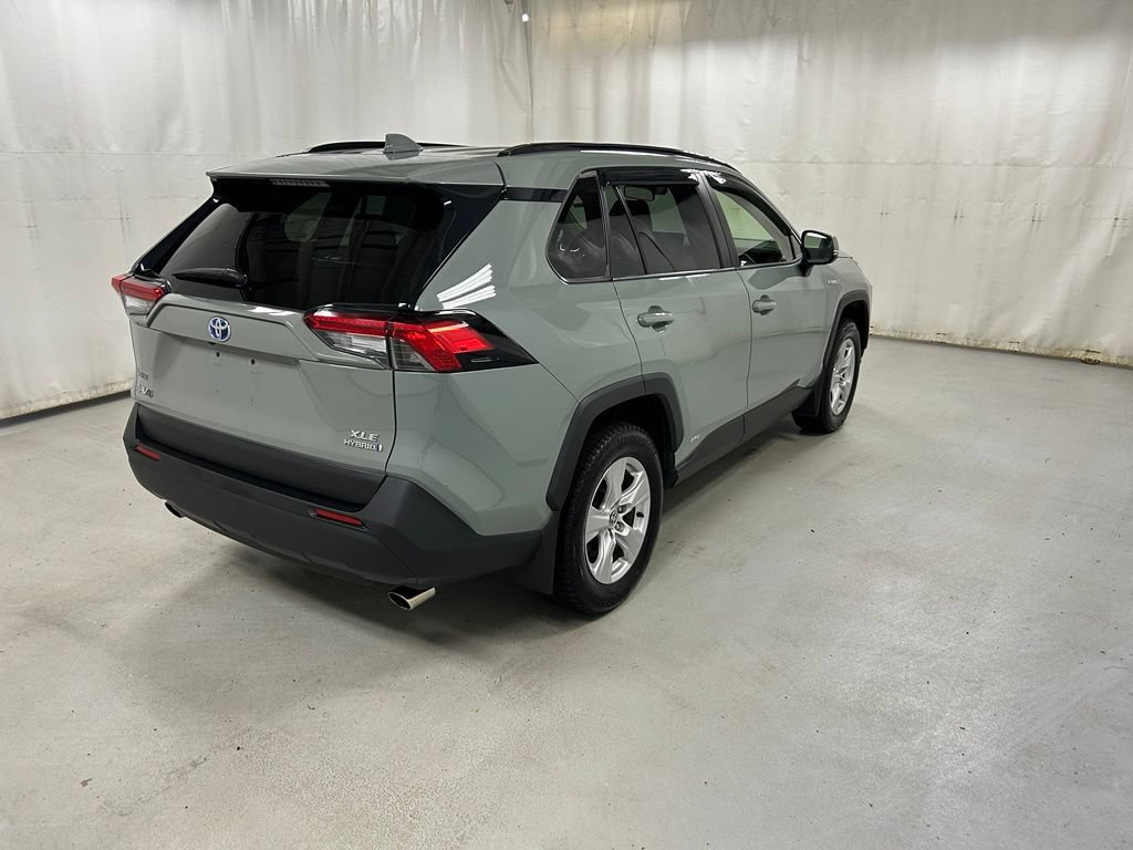 Certified 2020 Toyota RAV4 XLE w/ Convenience Package AWD/4WD image 4