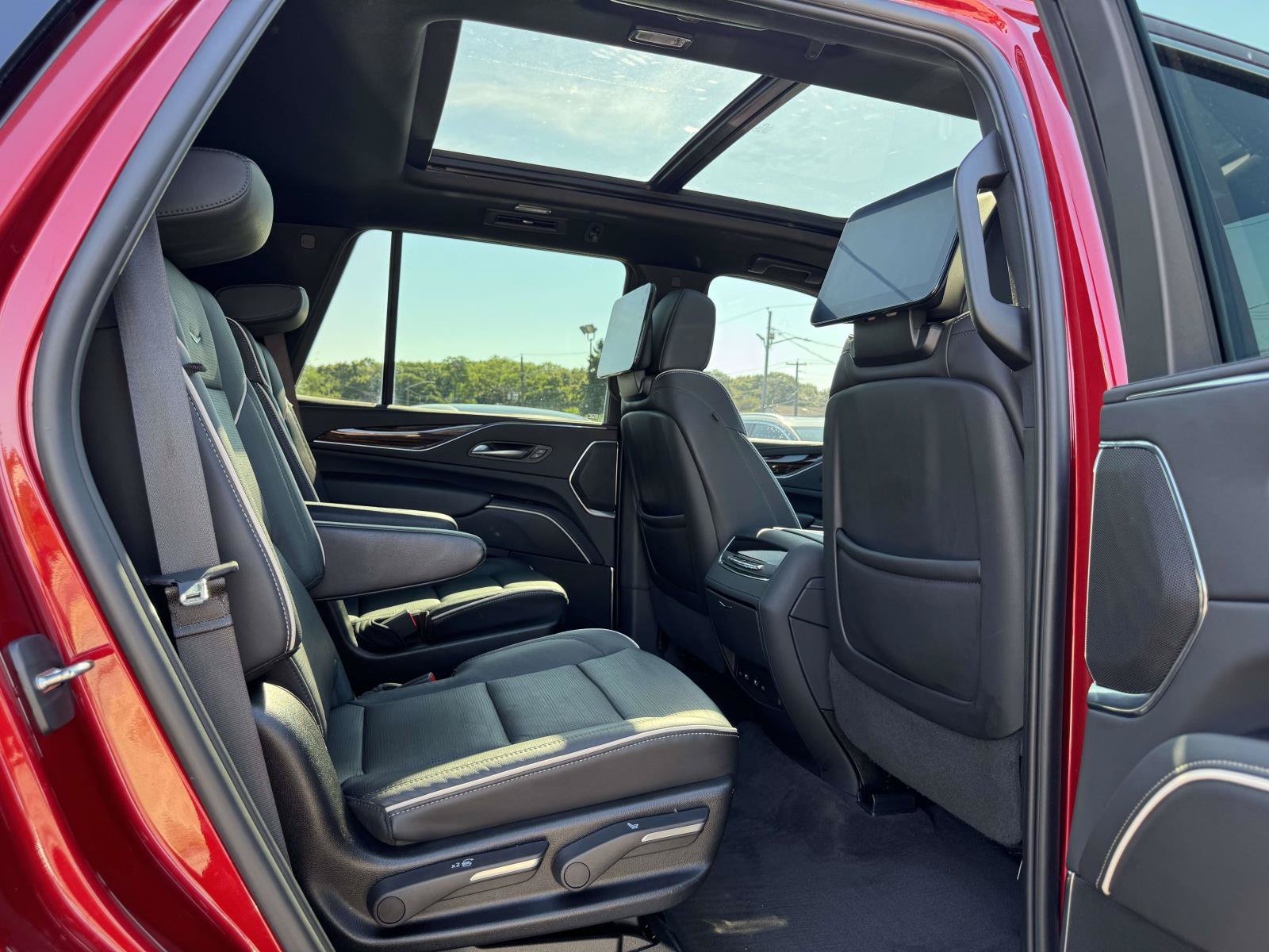 Certified 2023 Cadillac Escalade Premium Luxury w/ LPO, Floor Liner Package AWD/4WD image 22