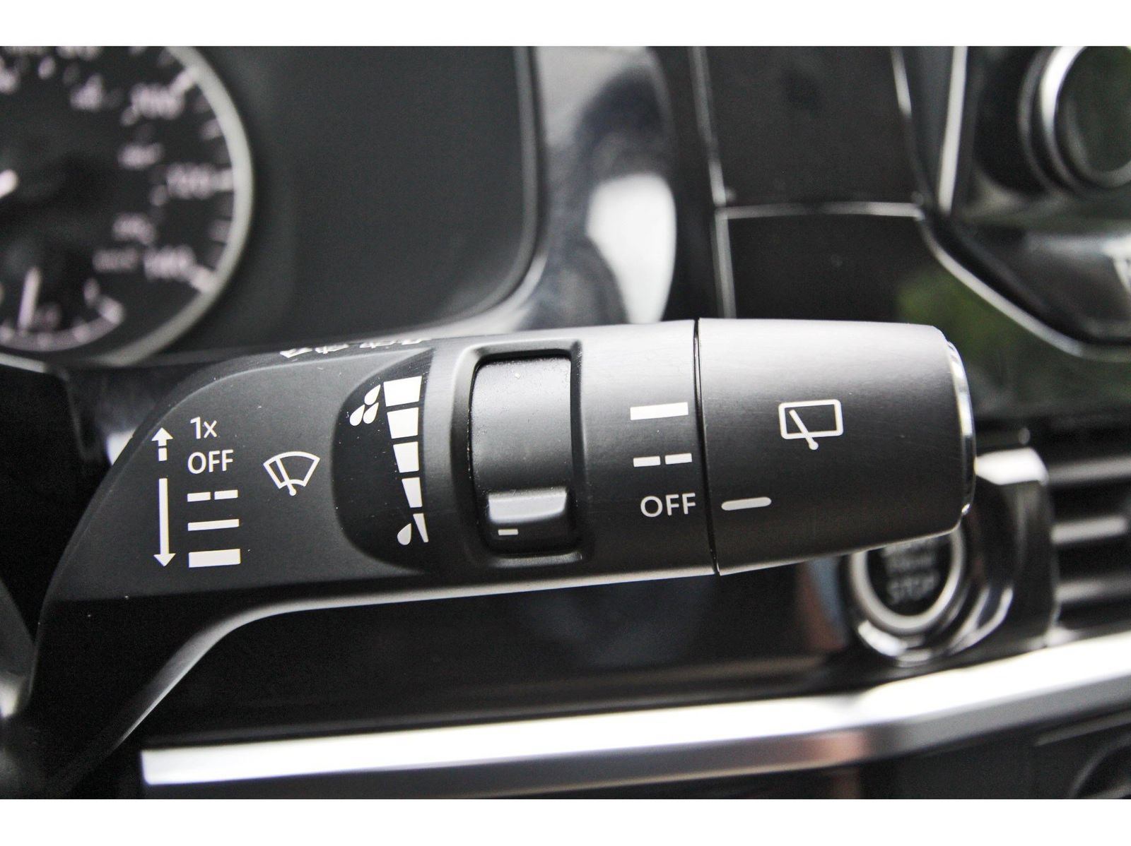 Used 2024 Nissan Pathfinder SL FWD image 18