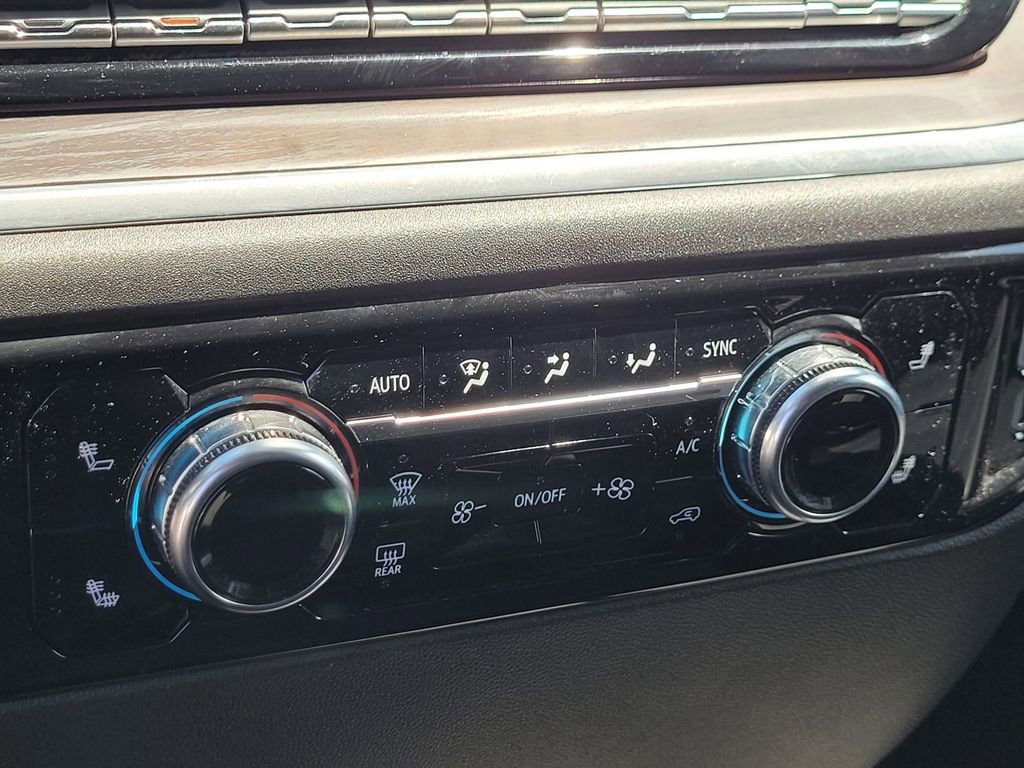 Used 2025 GMC Sierra 1500 SLT AWD/4WD image 18