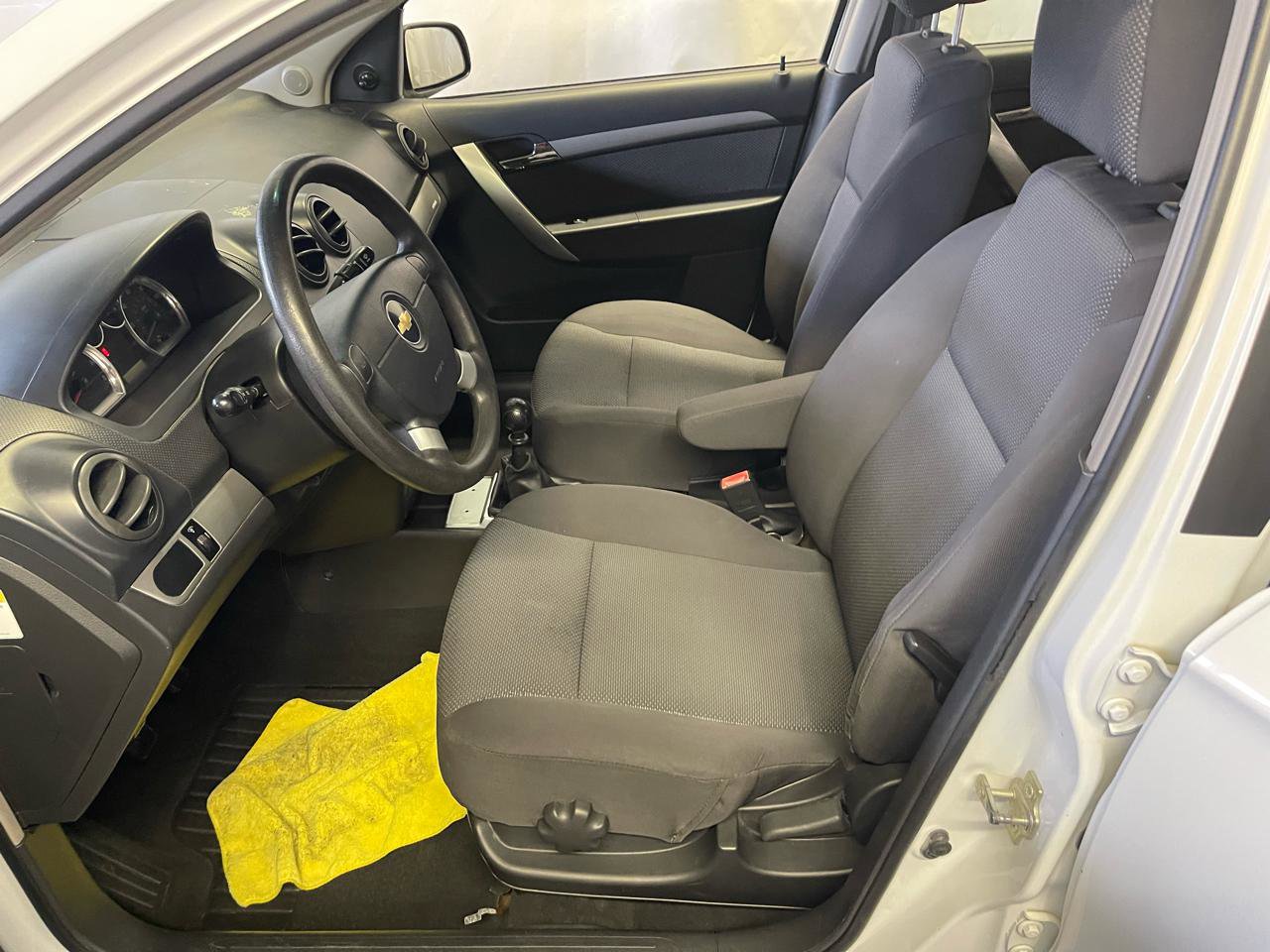 Used 2009 Chevrolet Aveo LT w/ Power and Convenience Package image 21