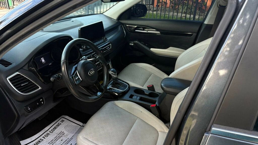 Used 2021 Kia Seltos SX w/ SX Sunroof Package image 8